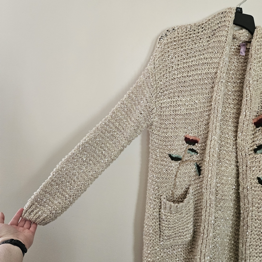 Alya Cream Oversized & Stretchy Open-Front Cardigan w/ Woven Flowers: Size LG - Picture 6 of 7